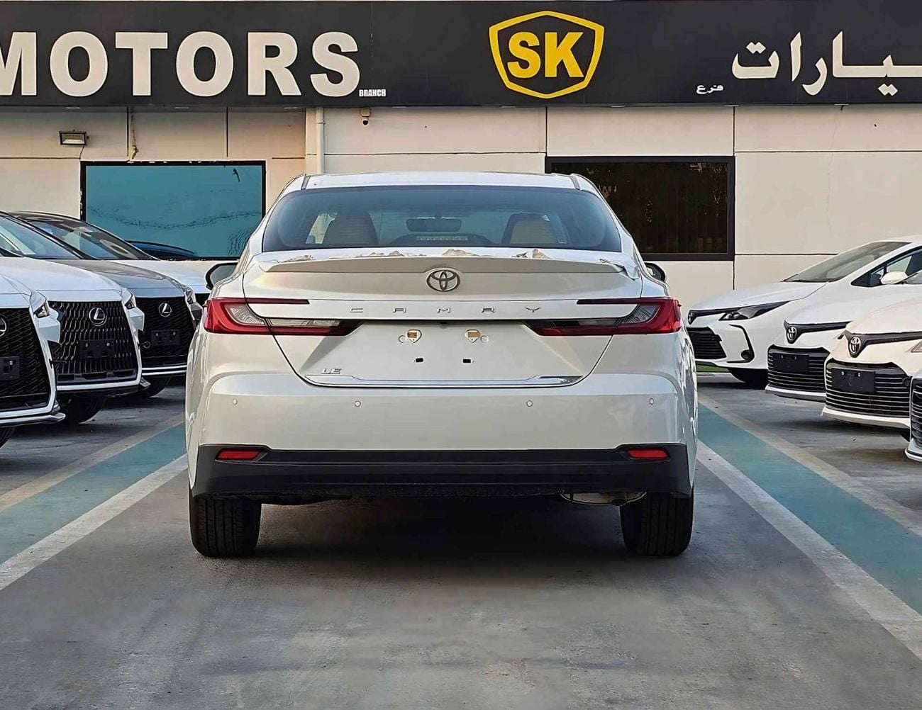 Toyota Camry GLE LE || 2.5L V4 PETROL | PUSH START | DVD CAMERA | SUNROOF (CODE # CPTLE)