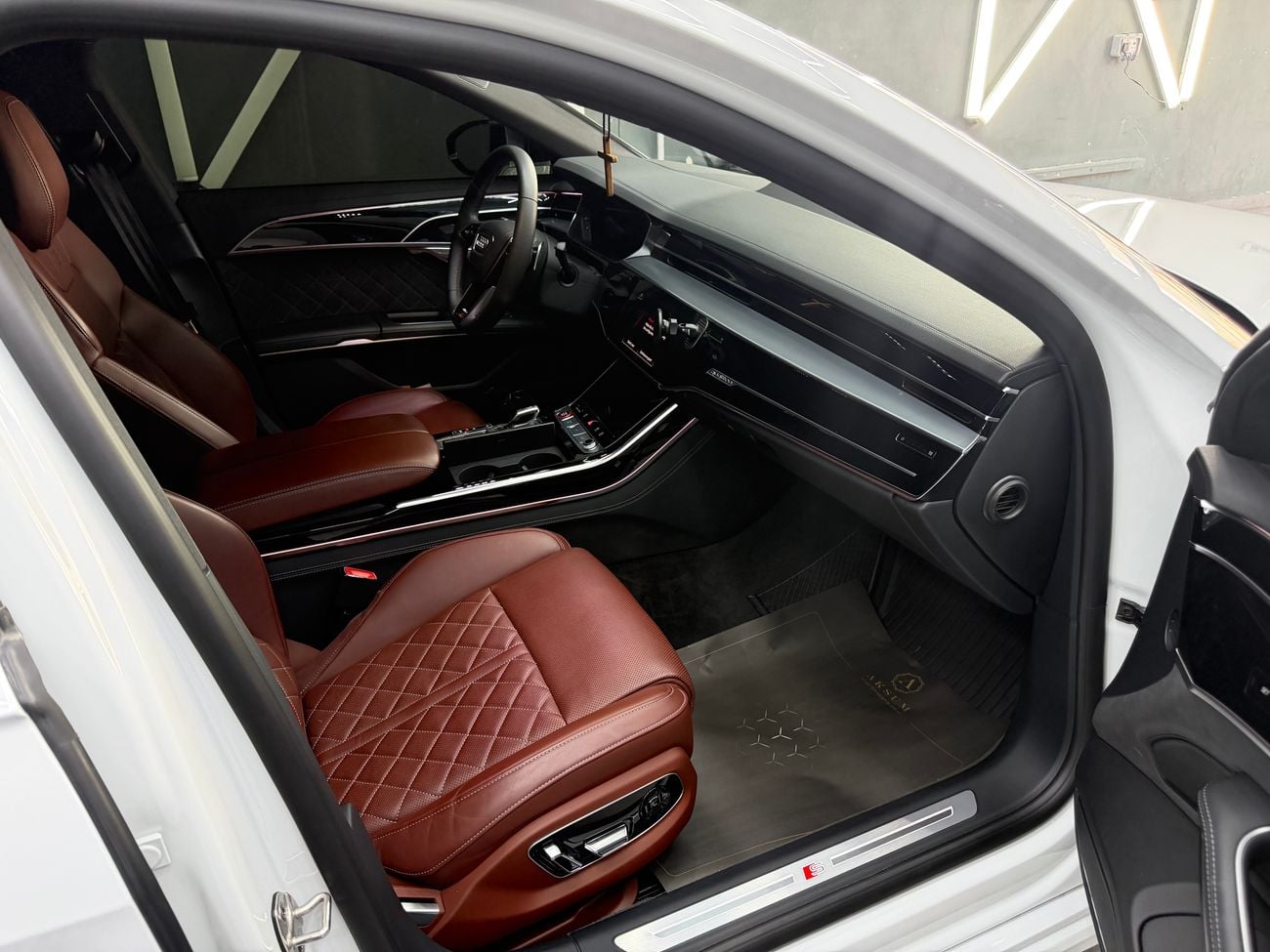 Audi S8 full option