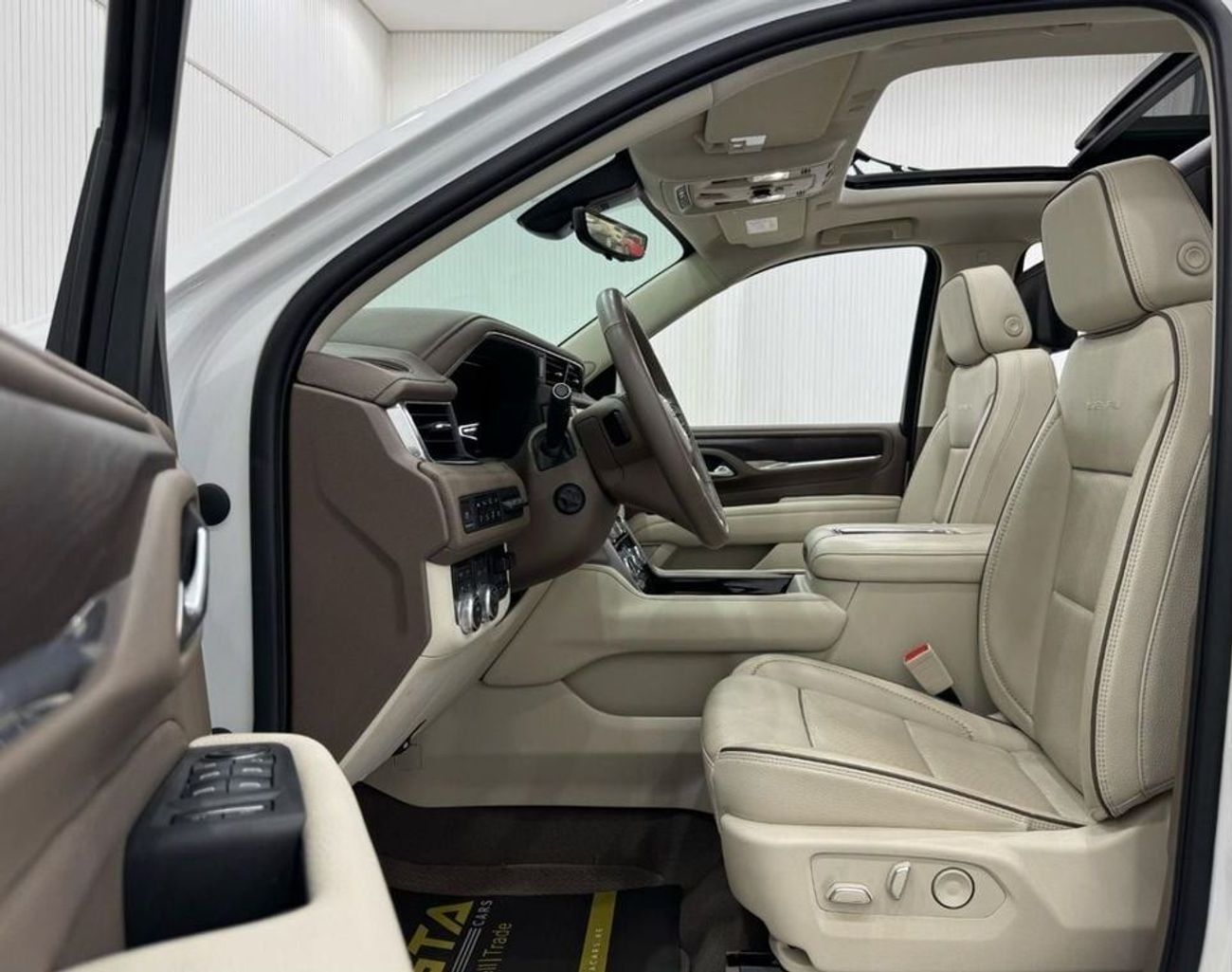 GMC Yukon Denali 6.2L (8 Seater) 2022 GMC Yukon Denali, 2027 GMC Warranty + Service Pack, Fully Loaded, Low Km