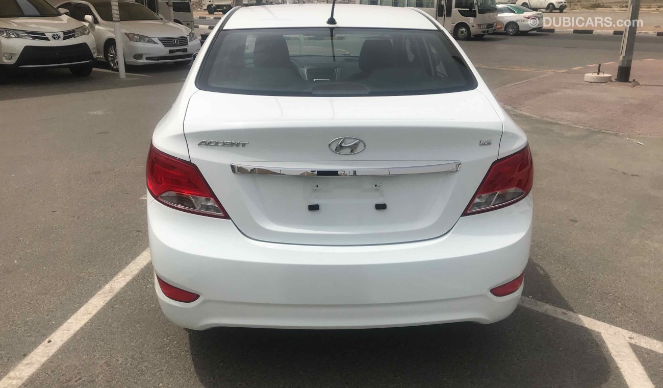 Hyundai Accent سياره نظيفه جدا بدون حوادث بحاله ممتاذه