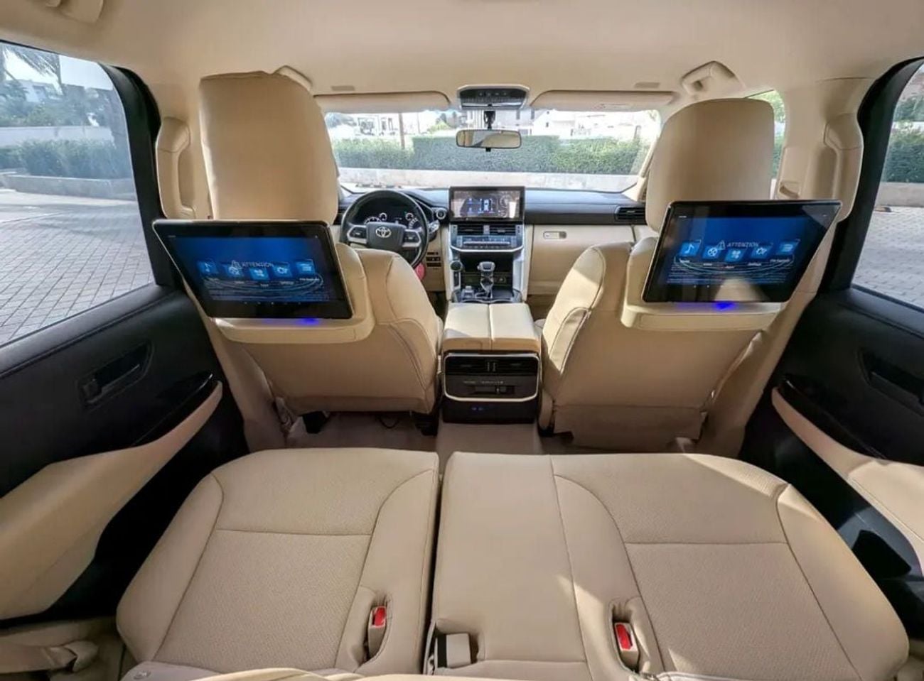 تويوتا لاند كروزر Toyota landcruise GXR 2022MODEL 4.0L v6 petrol Engine 299HP colour Black push start Transmission Aut