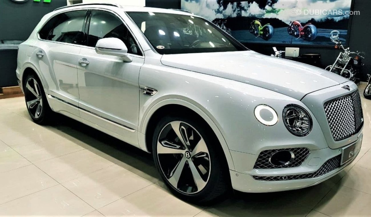 Bentley Bentayga BENTLEY BENTAYGA 2017 MODEL GCC CAR WITH A VERY LOW KILOMETER ONLY 37,000 KM ONLY FOR 559K AED