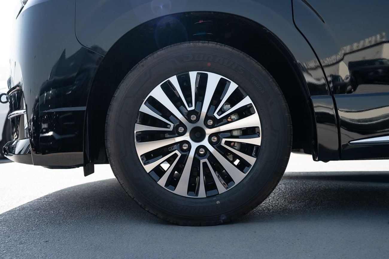 تويوتا جرافينا Premium 6 seater Diesel 2.8L Automatic Transmission 2025