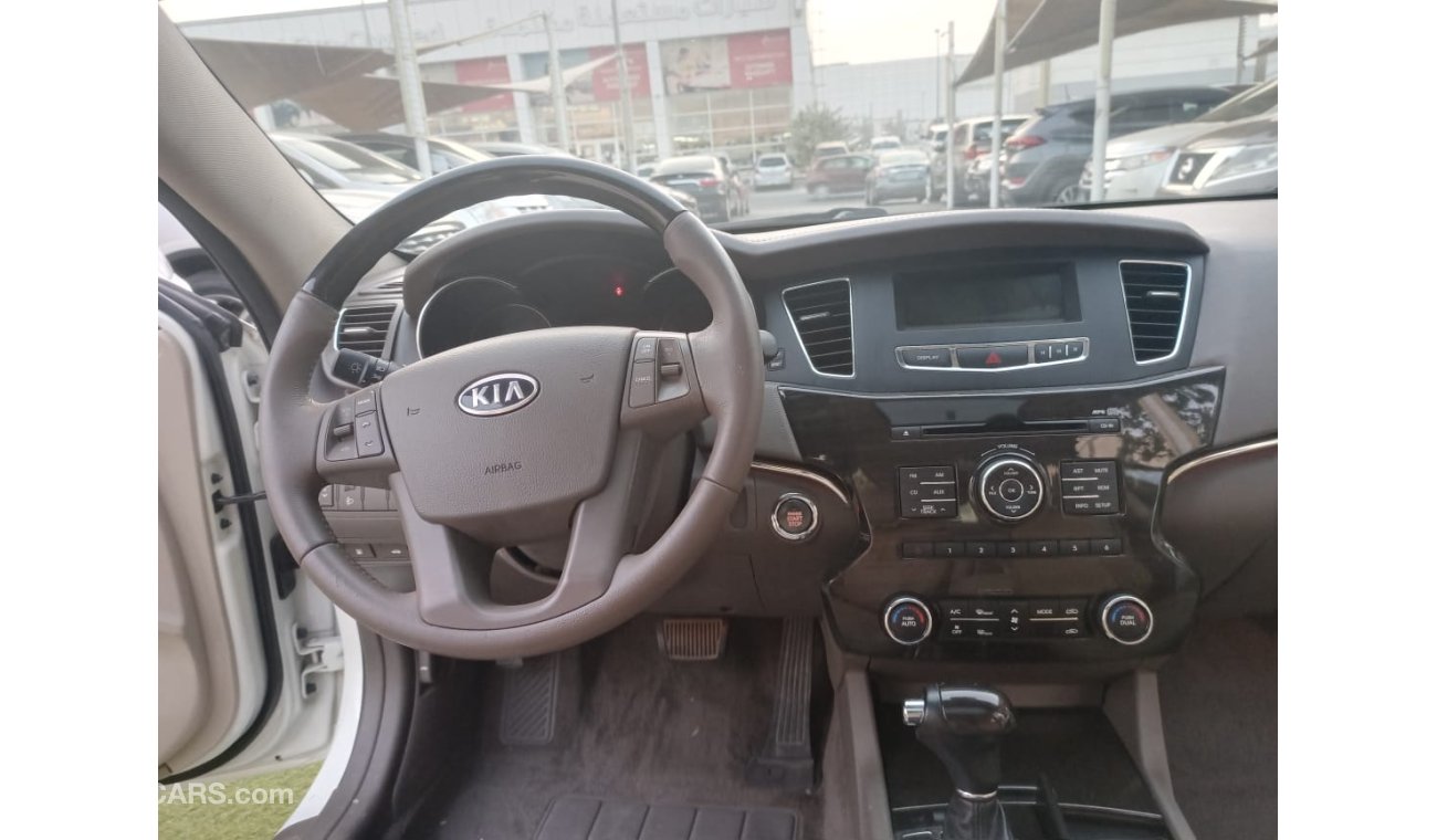 Kia Cadenza Model 2011 Gulf Leather Panorama Cruise Control Alloy wheels in excellent condition, you do not need