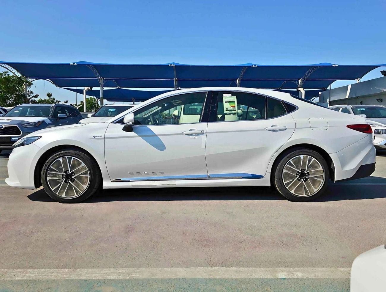 تويوتا كامري LE / 2.5L V4 HYBRID / DRIVER PWR SEAT / PANORAMIC ROOF (CODE # LE)