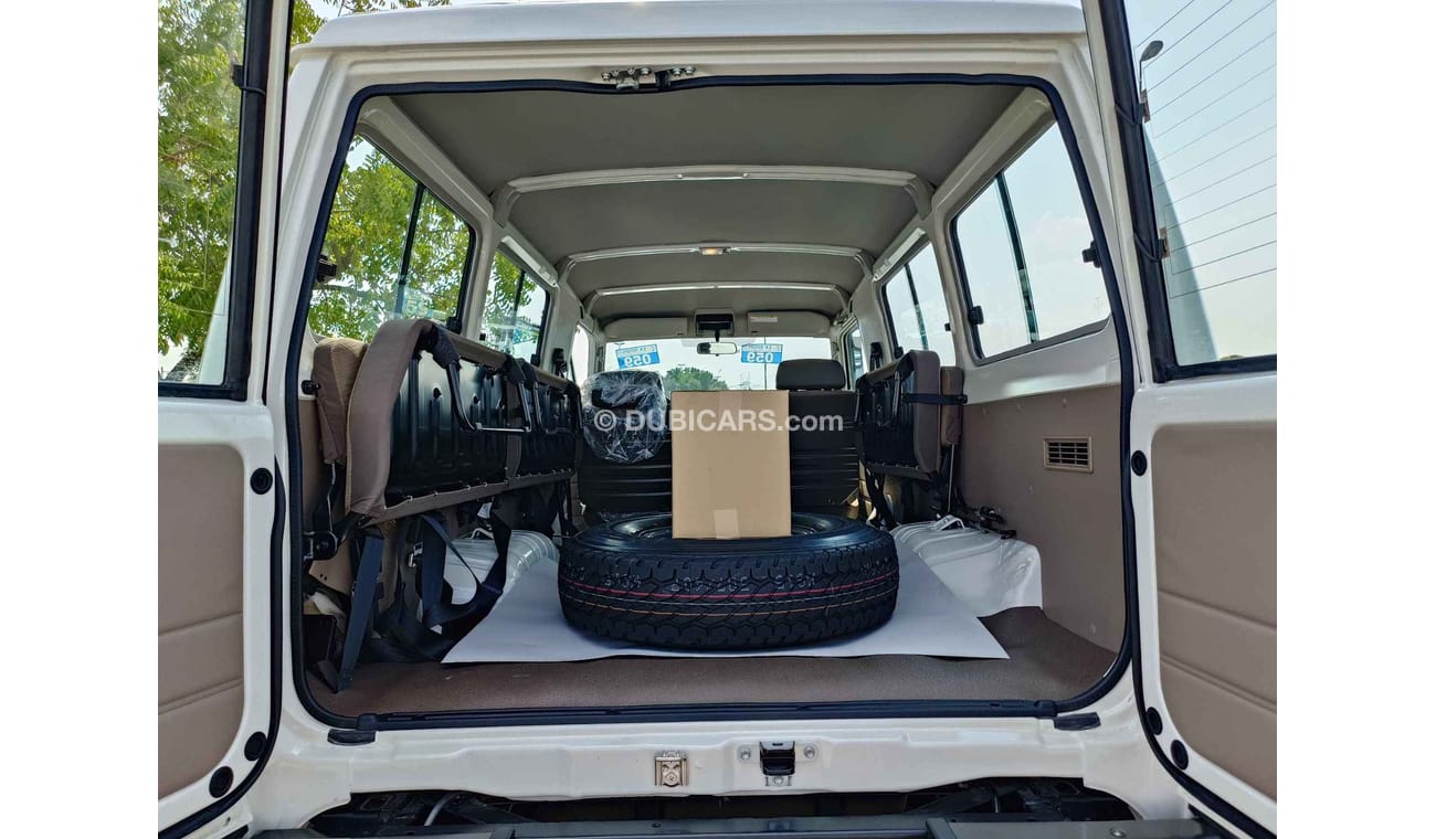 Toyota Land Cruiser 70 LC78 / V8 / 4.5L DIESEL / 9 STR /  SNORKEL / FRONT BUMPER NEW DESIGN PAINTED / 4WD (CODE # 5619)