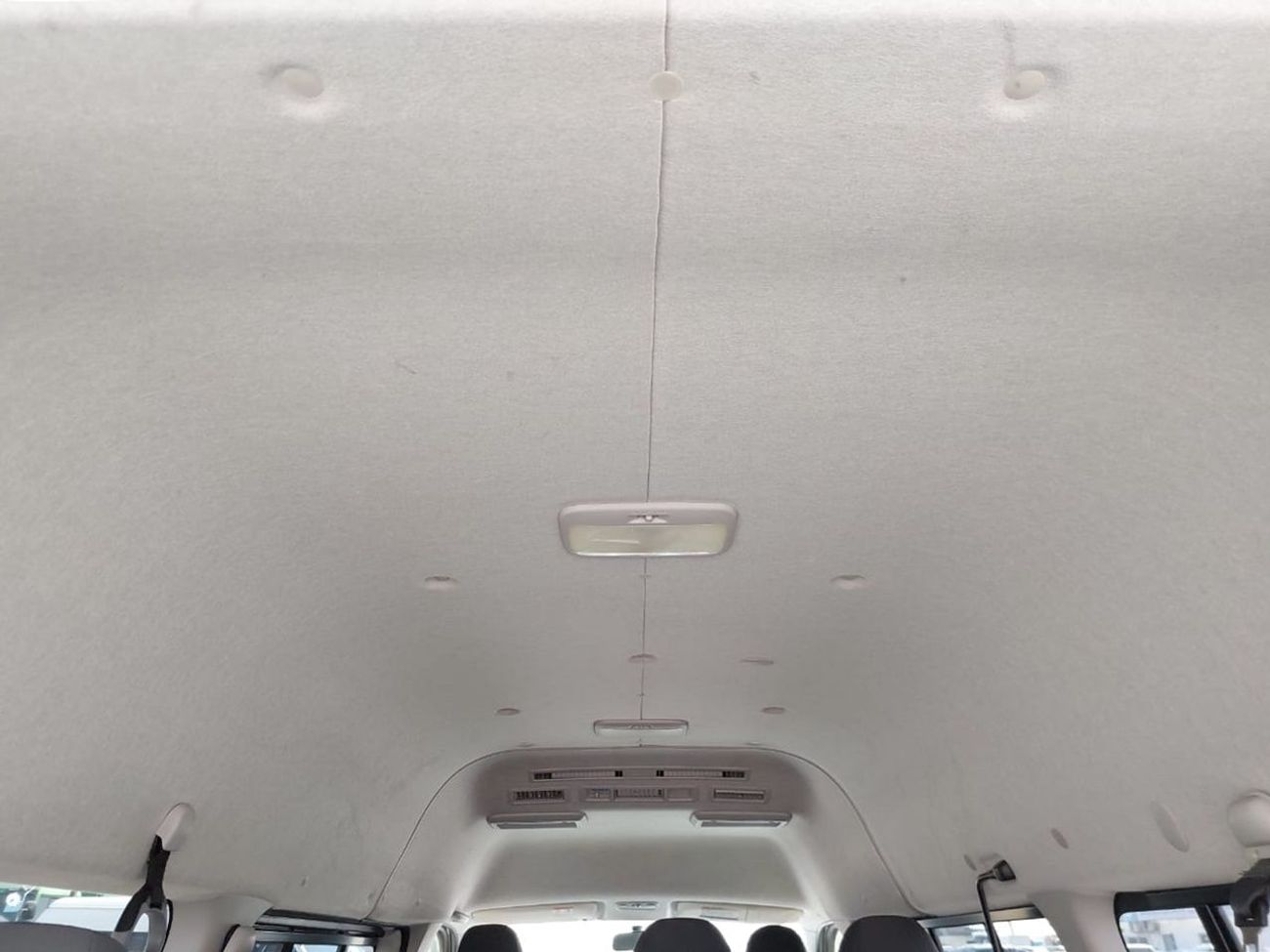 Toyota Hiace TOYOTA HIACE COMMUTER VAN 2013 RHD 3.0 L DIESEL AUTOMATIC (PM63050)