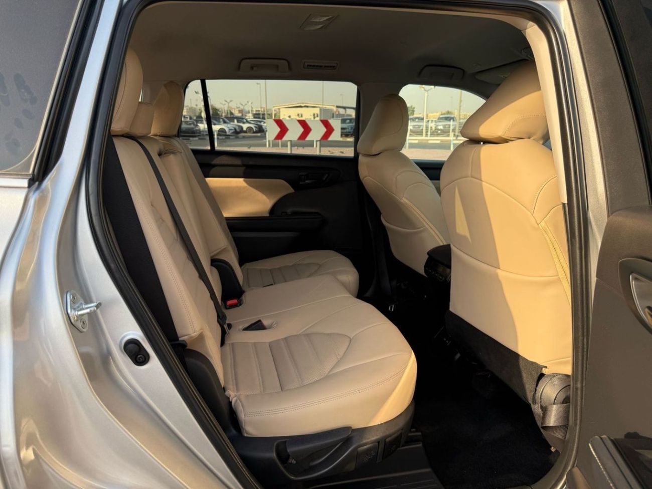 Toyota Highlander TOYOTA HIGHLANDER LE | FULL OPTION | CLEAN WITHOUT PAINT | 2.5L 4 CYLINDERS | UAE PASS