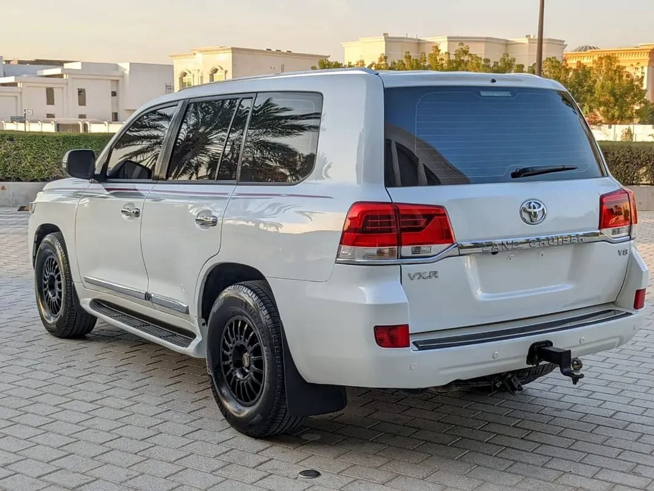 Toyota Land Cruiser FACELIFTED VXR GCC IN EXCELLENT CONDITION