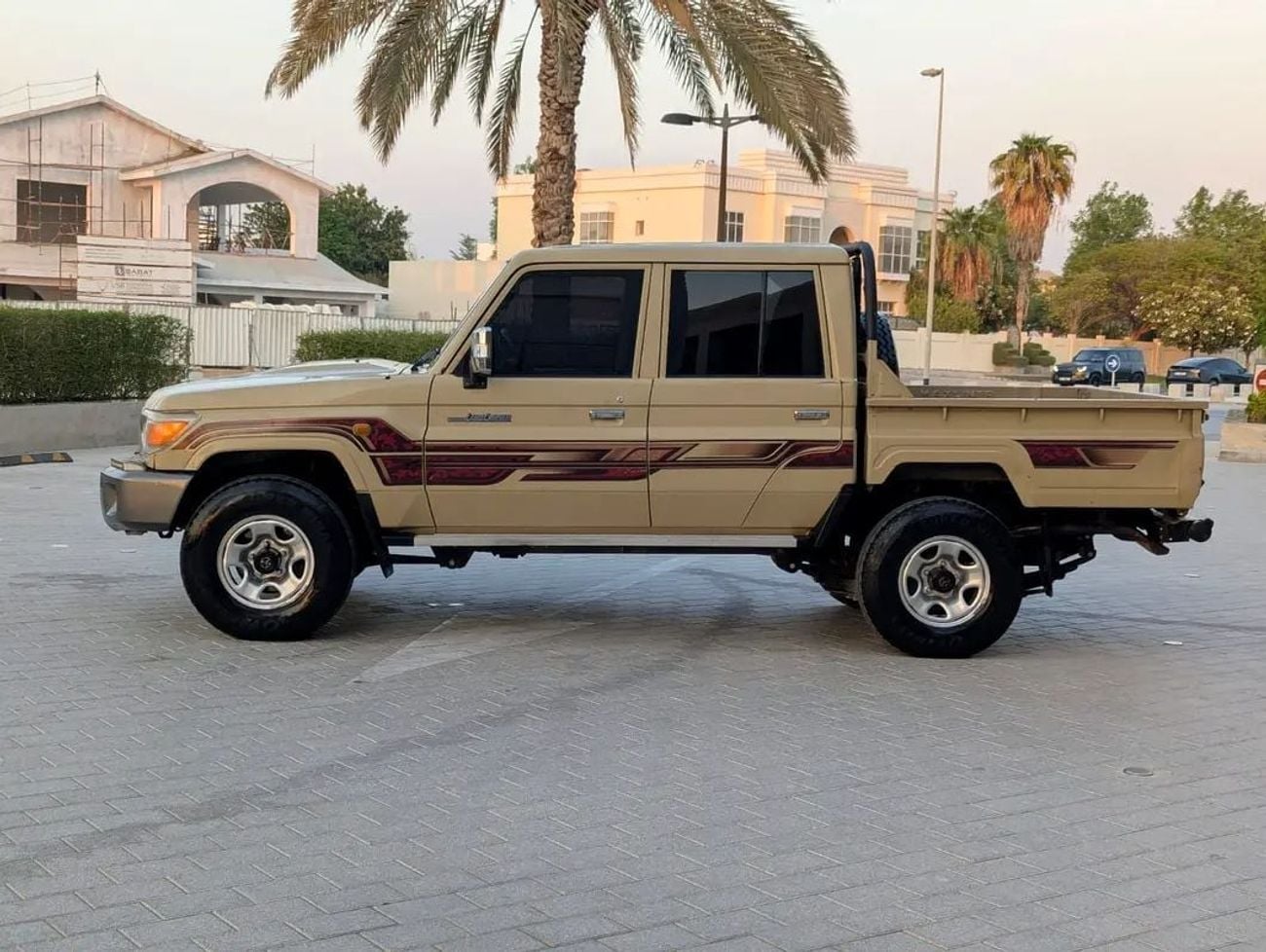تويوتا لاند كروزر 70 LC79 LX محرك V6 سعة 4.0 لتر، بحالة داخلية وخارجية ممتازة