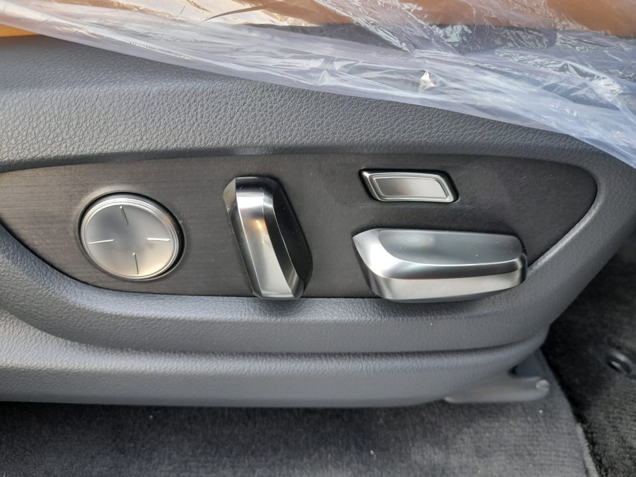 Lexus LX 600 RHD BRAND NEW 7 SEATER WHITE WITH TAN FULL OPTIONS PETROL Signature model