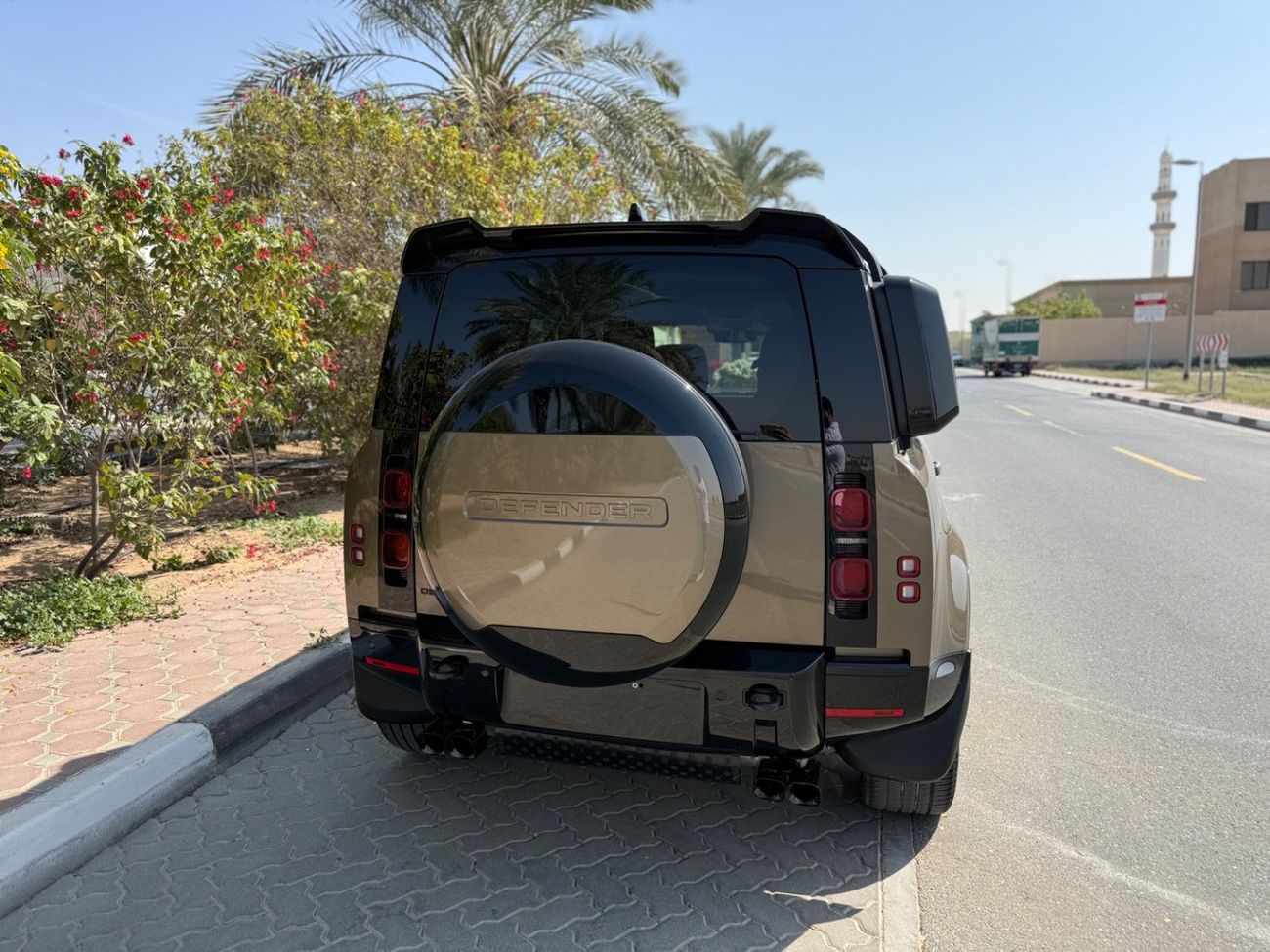 لاند روفر ديفندر P400 110 SE 3.0L (5 Seater)