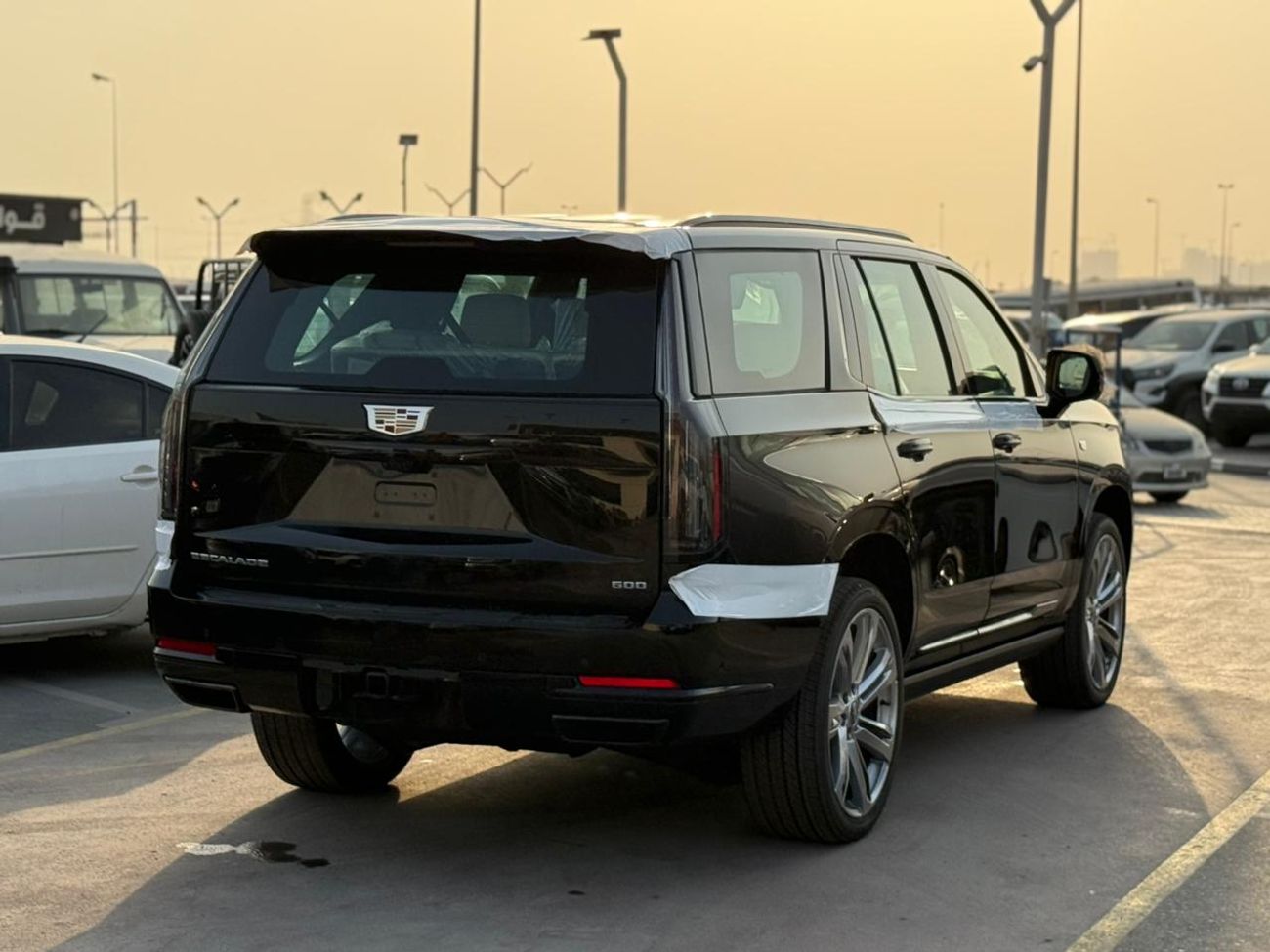 Cadillac Escalade Sport Platinum 6.2L 4WD Cadillac Escalade V8 6.2 L SUV AWD 4 Doors