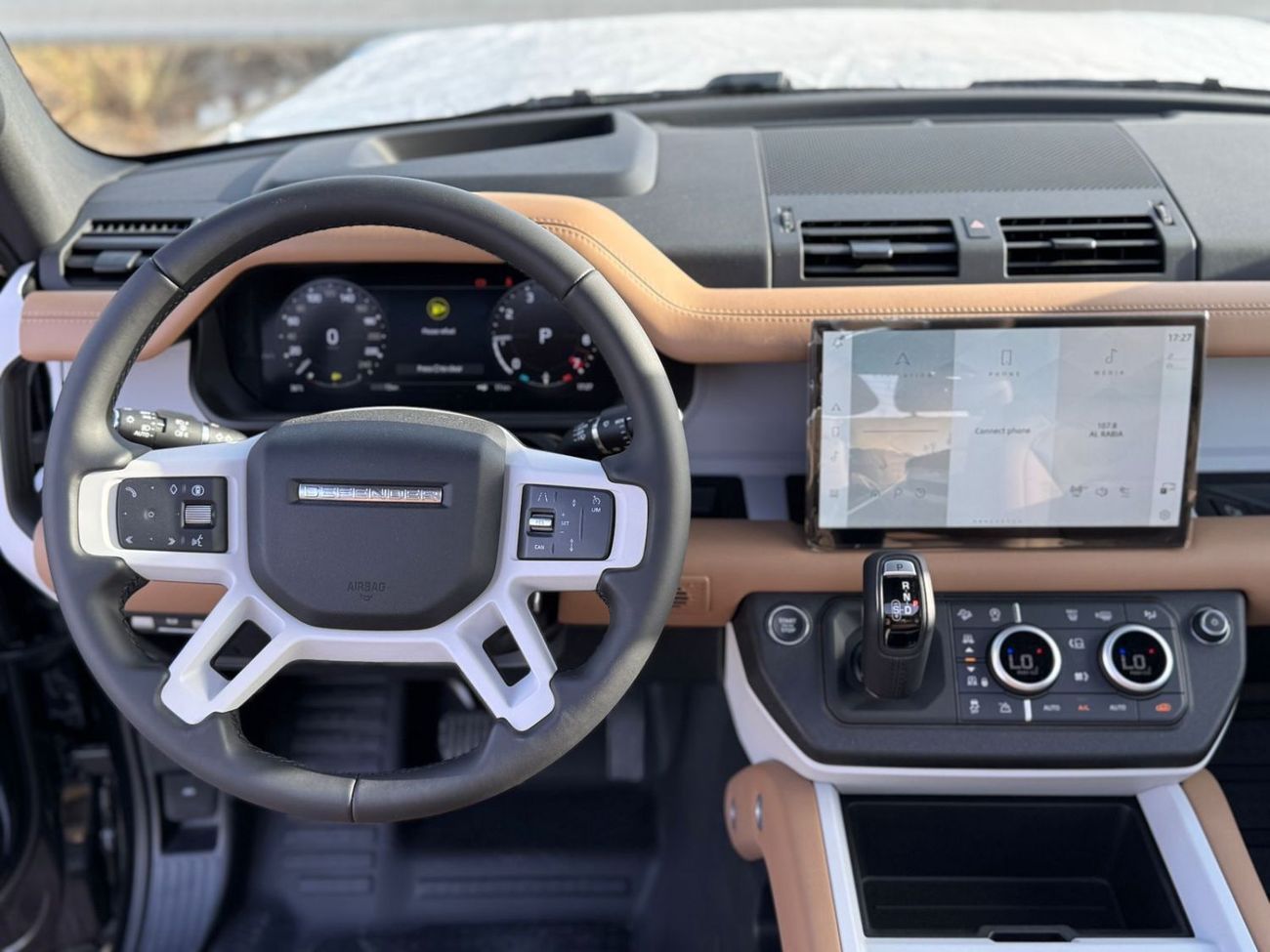 لاند روفر ديفندر Land Rover Defender P400 X-Dynamic SE 2025 2DOORS