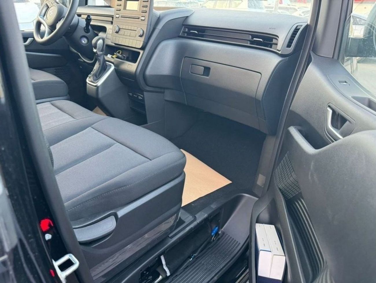 Hyundai Staria 3.5L PETROL, AUTOMATIC 2025