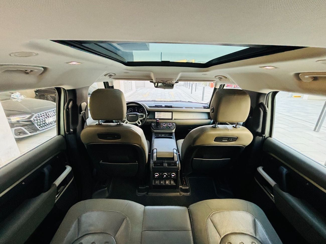 لاند روفر ديفندر P300 110 2.0L (5 Seater)