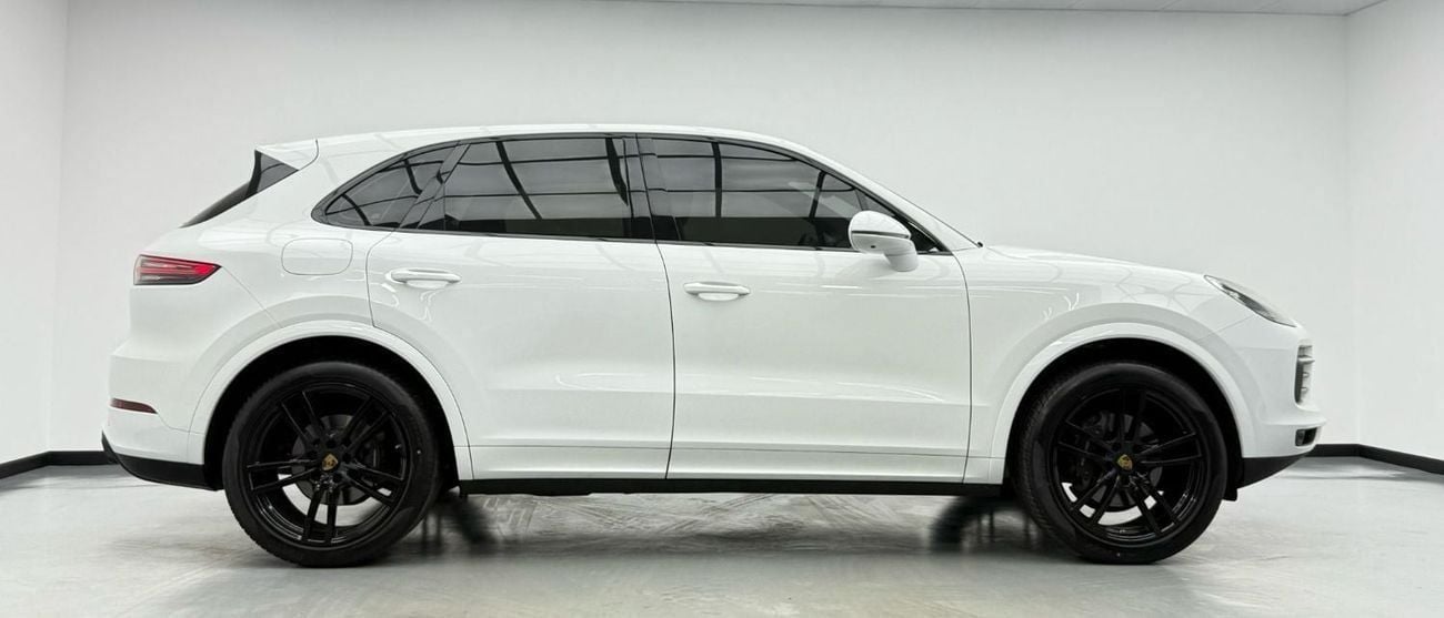 Porsche Cayenne Std 3.0L (340 HP) 2018 Porsche Cayenne, Warranty, Sport Chrono Package, Excellent Condition, GCC