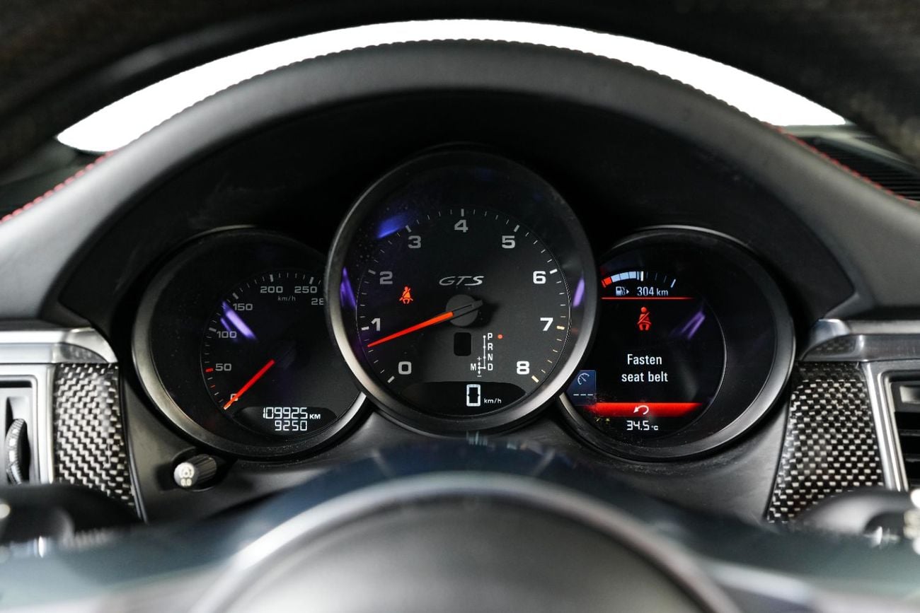 Porsche Macan GTS 3.0L (360 HP) Red Brake Calipers- GCC- Full Porsche Service history