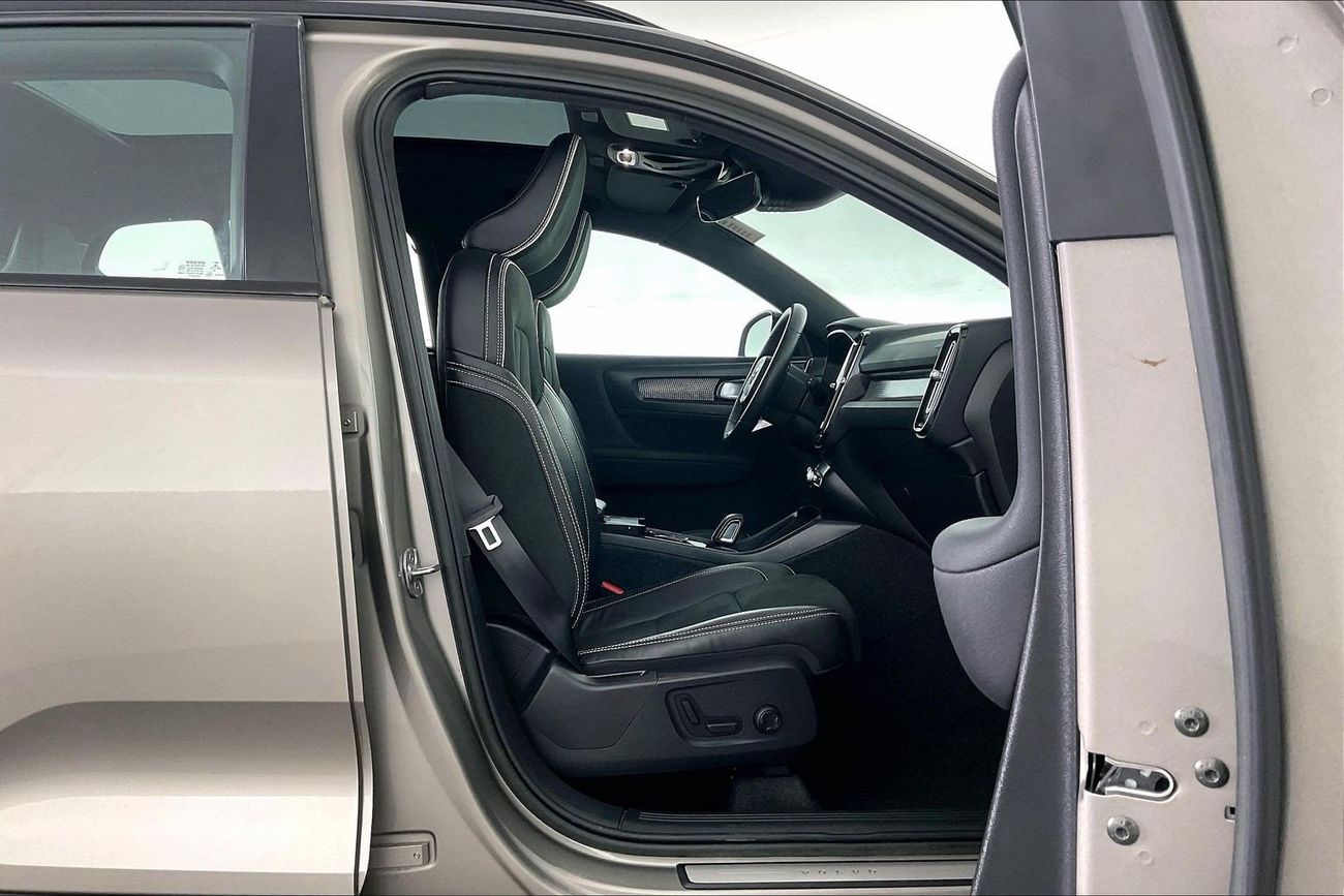 فولفو XC 40 T4 R Design | شامل الضمان | 0 ﺪﻔﻋﺓ ﺃﻮﻟﻯ