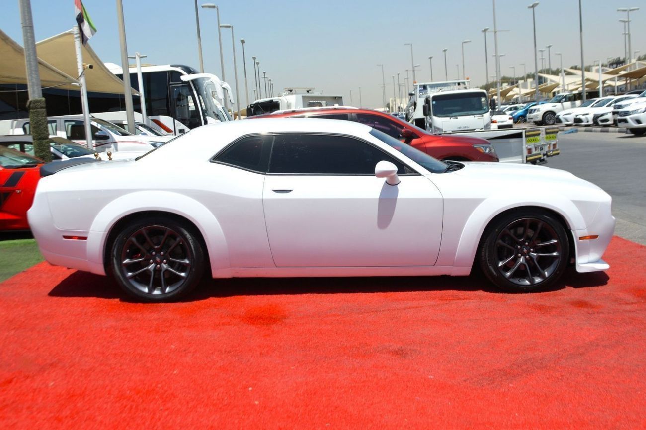 دودج تشالينجر R/T Scat Pack 6.4L SRT /6.4L SCAT BACK//SUN ROOF /WIDE BODY/ FULL OPTION /CARBON FIBER STEERING