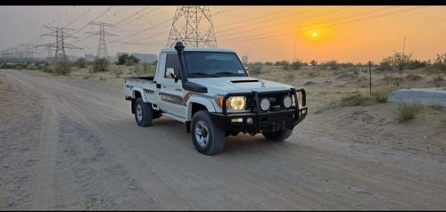 تويوتا لاند كروزر بيك آب LX