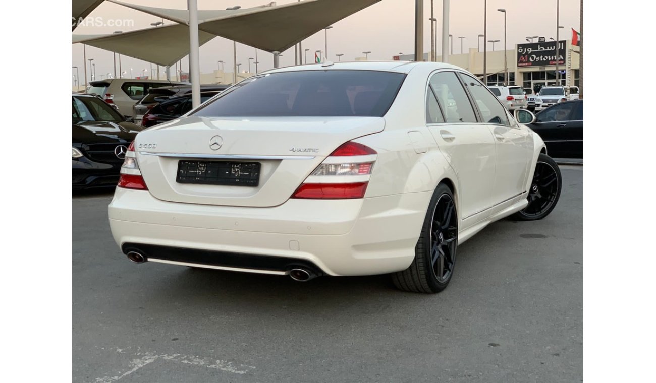 مرسيدس بنز S 550 موديل 2009 حاله ممتازه من الداخل والخارج كراسي جلد ومثبت سرعه وتحكم كهربي كامل ونظام صوت ممتاز وكامي