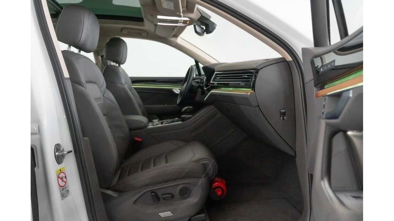 Volkswagen Touareg 2021 Volkswagen Touareg Atmosphere / Full Volkswagen Service History & Volkswagen Warranty