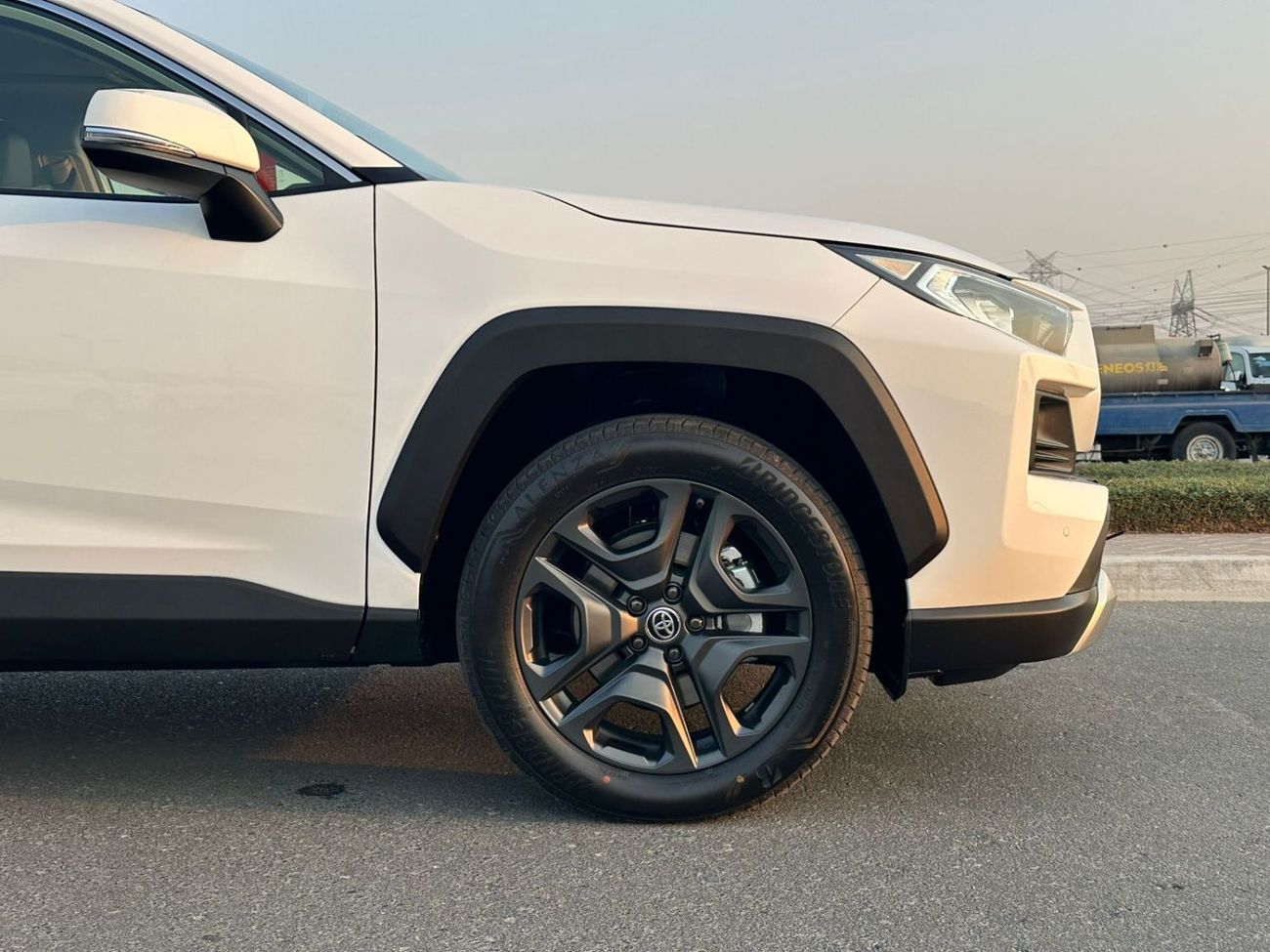 تويوتا راف ٤ 2.5L Adventure, Leather Seat, Panoramic Roof, wireless Charger, Electric Back Door, Model 2025