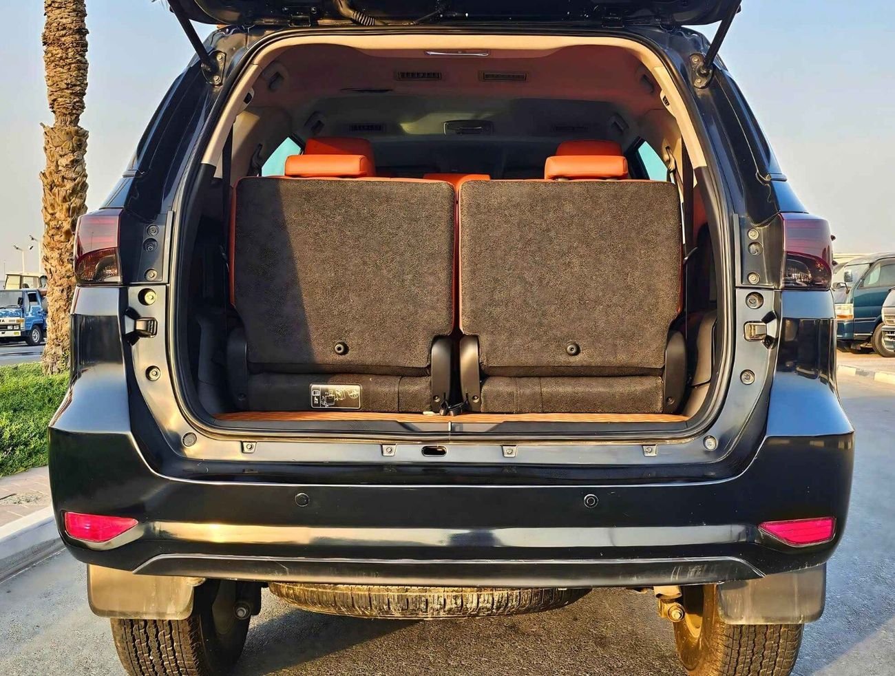 Toyota Fortuner EXR V4 / BLACK  EDITION / FULL OPT / WHITE  ROOF /LOT#8540