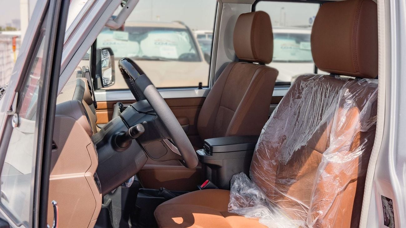 تويوتا لاند كروزر 70 2026 Toyota Land Cruiser LC71 4.0L AT Petrol Full Option (Silver-Brown)