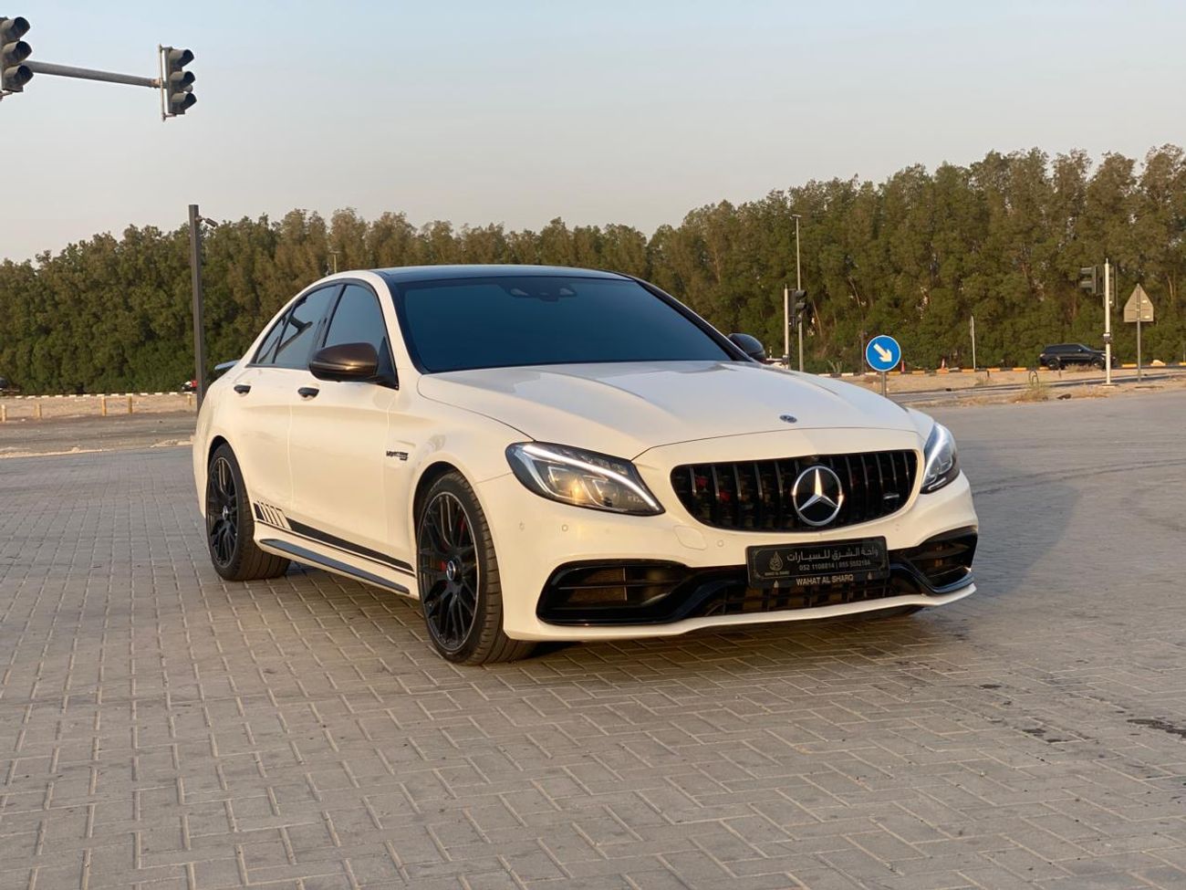 Mercedes-Benz C 63 AMG Std 4.0L Sedan