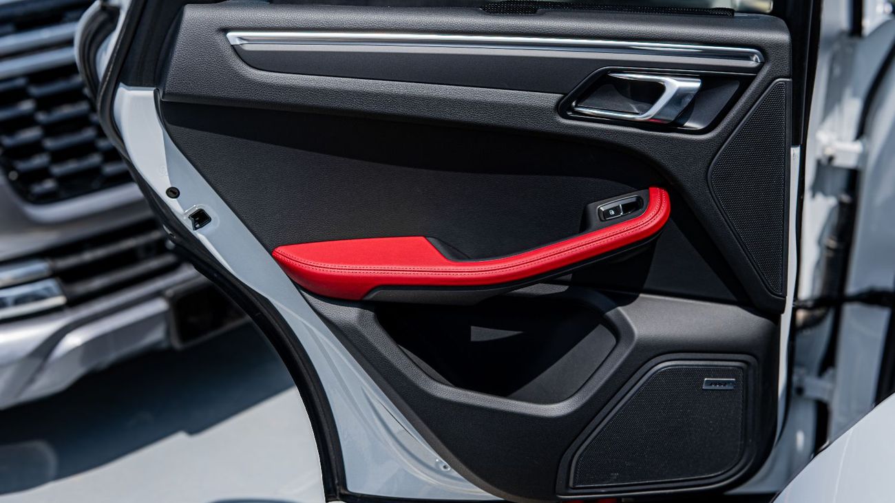 Porsche Macan Std 2.0L (252 HP) PORSCHE MACAN 2024 CARRARA WHITE METALLIC