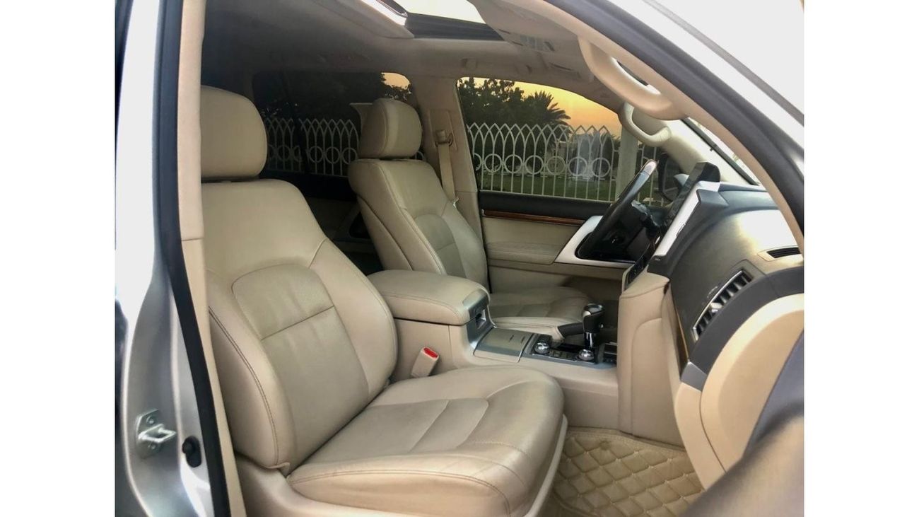 تويوتا لاند كروزر ‎تويوتا لا كروزر 2018 GXR V8 5.7 صبغ وكاله بالكامل فل أوبشن بحاله ممتازه