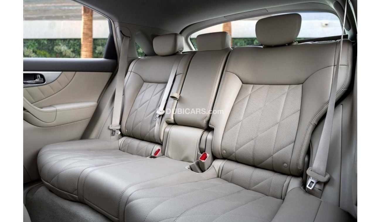 Infiniti QX70 | 2,115 P.M  | 0% Downpayment | Amazing Condition!