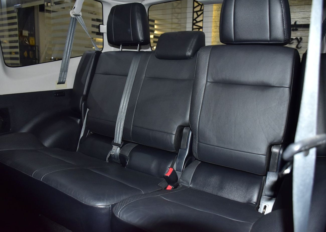 ميتسوبيشي باجيرو EXCELLENT DEAL for our Mitsubishi Pajero 3.8L GLS ( 2009 Model ) in Black Color GCC Specs