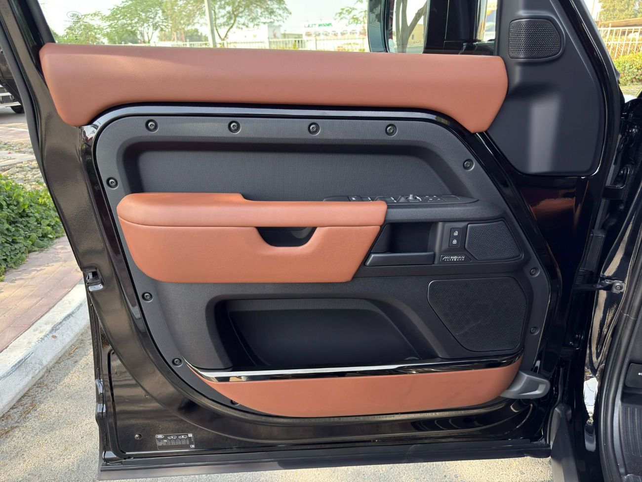 لاند روفر ديفندر BLACK EDITION**2026**GCC SPEC UNDER WARRANTY AND SERVICE