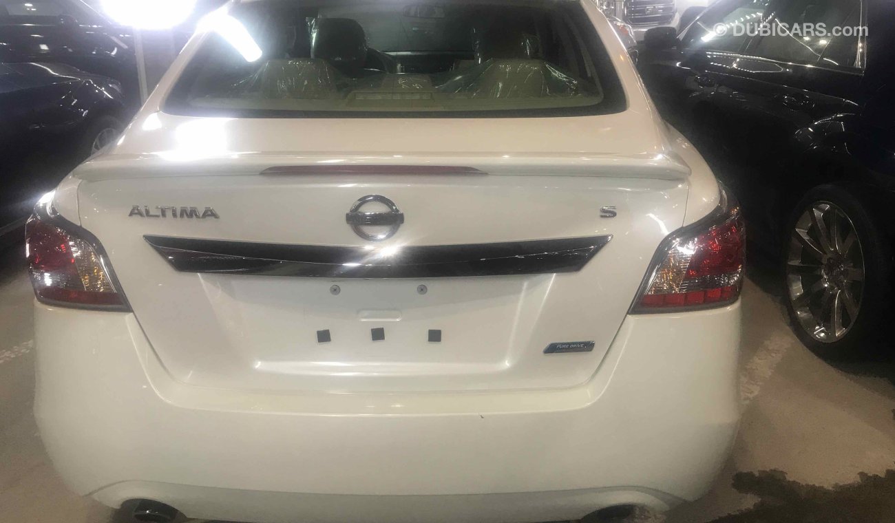 Nissan Altima بيع او مبادله