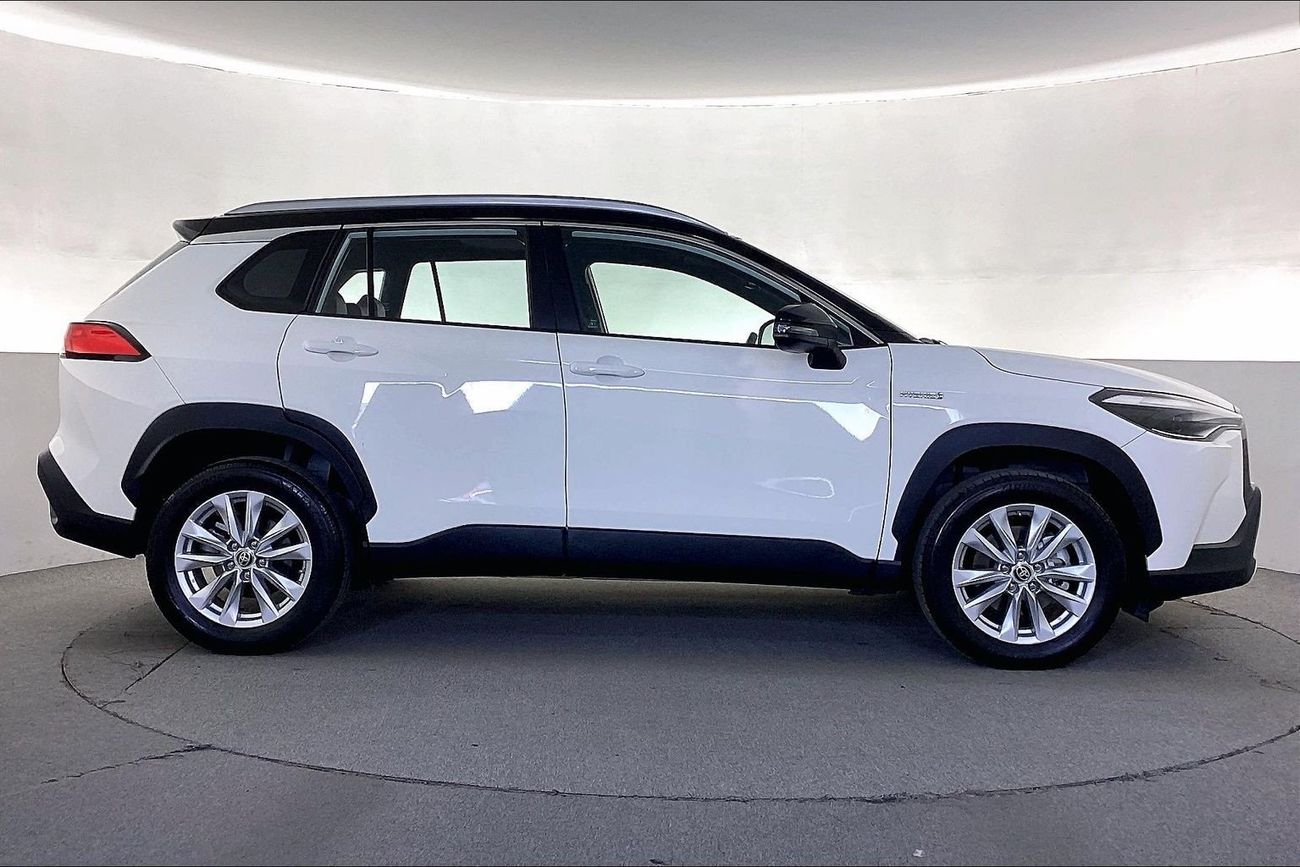 تويوتا كورولا كروس GLI | National Day Celebration | شامل الضمان | 0 ﺪﻔﻋﺓ ﺃﻮﻟﻯ