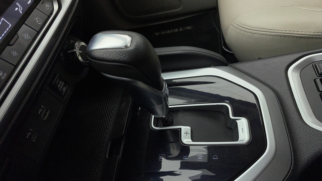 نيسان إكستيرا PLATINUM 2.5 | بدون دفعة مقدمة | اختبار القيادة في المنزل