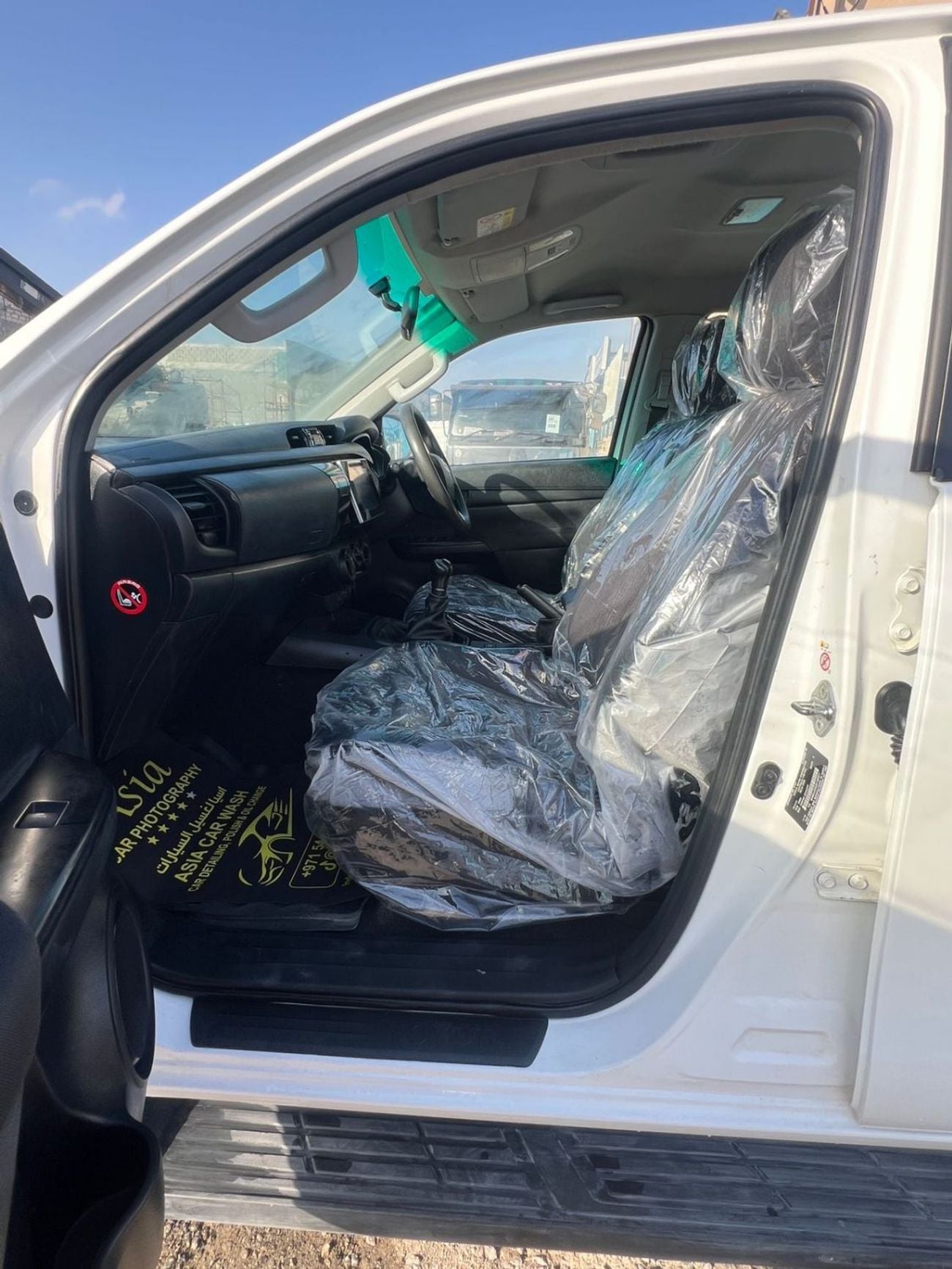 Toyota Hilux diesel engine ,2.8 liter ,manual gear ,year model 2016 ,right hand drive ,only for export available