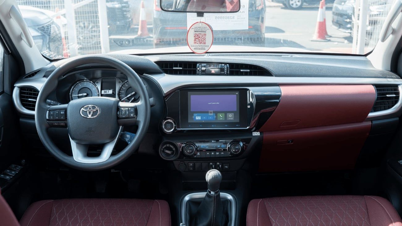تويوتا هيلوكس SGLX GCC ECTKSA007 – 2026 Toyota Hilux Double Cab Pick Up – 2.7L Petrol Manual 4wd – White with Red I