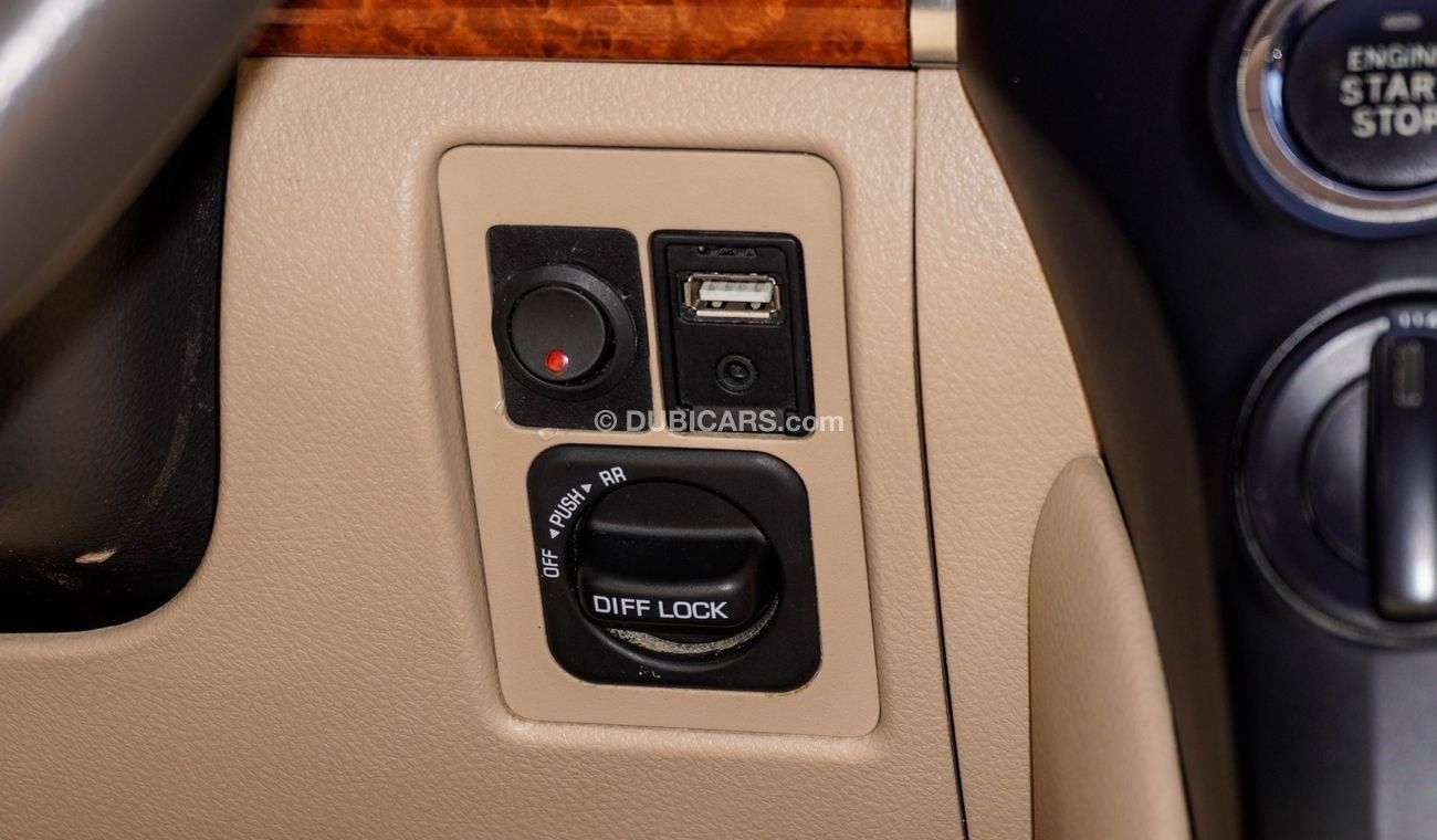 Toyota Land Cruiser GXR V8