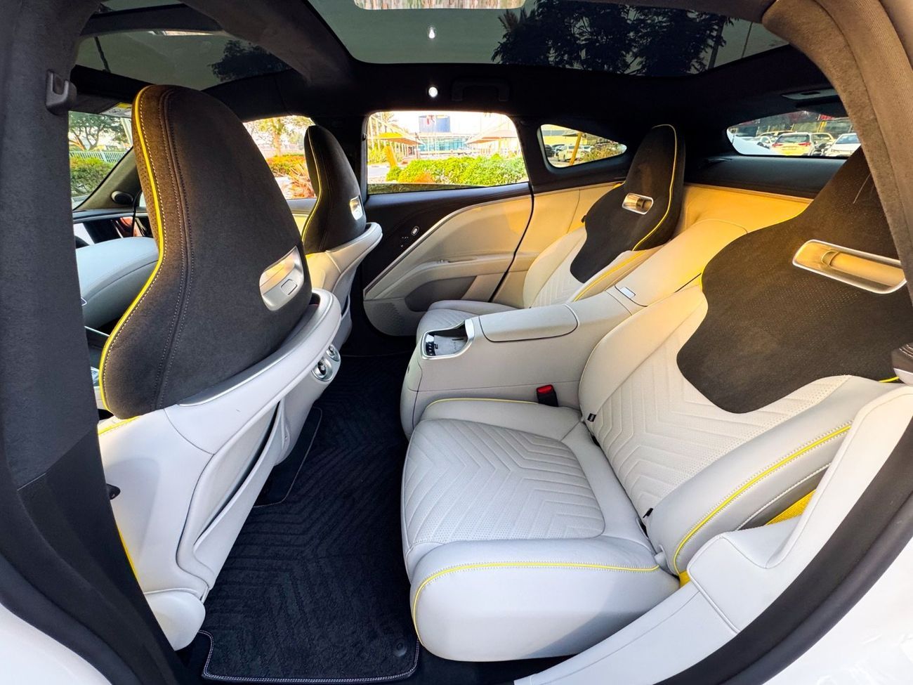 أفاتر 11 Premium AWD