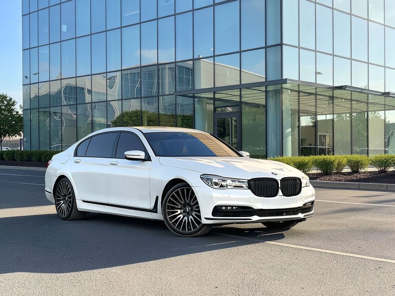 بي أم دبليو 750Li xDrive Executive 4.4L