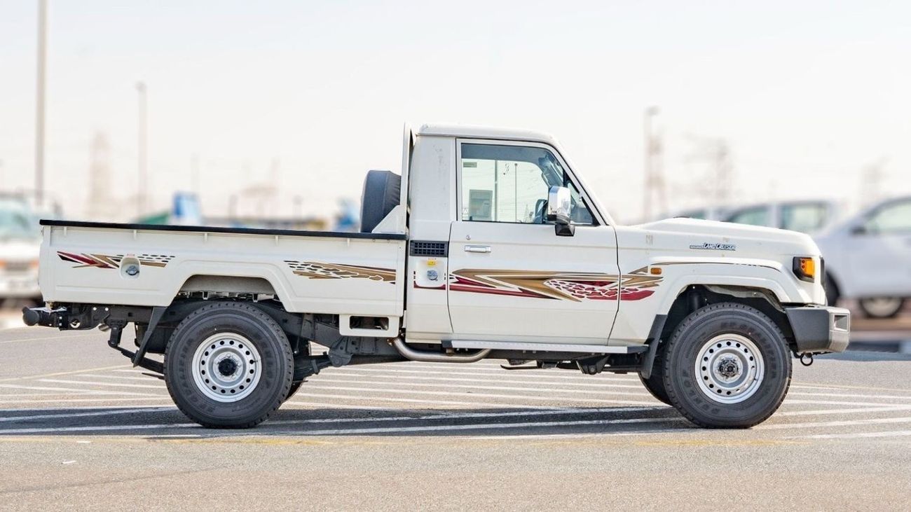 Toyota Land Cruiser Pick Up 2024 Toyota LC79 SC 2.8L diesel Double tank Mid option AT
