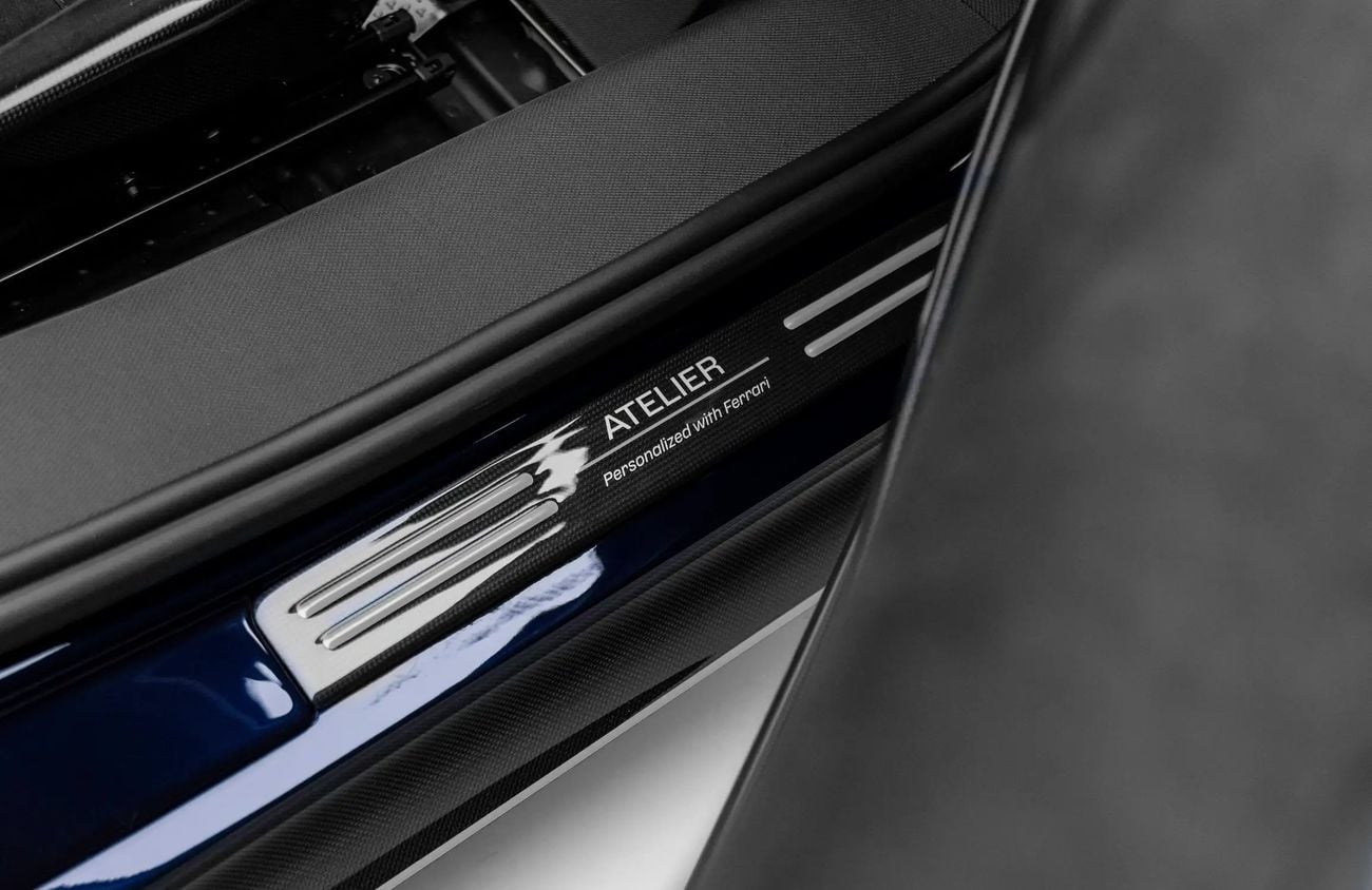 فيراري SF90 سبيدر 4.0L Twin-Turbocharged V8 + 3 Electric Motors