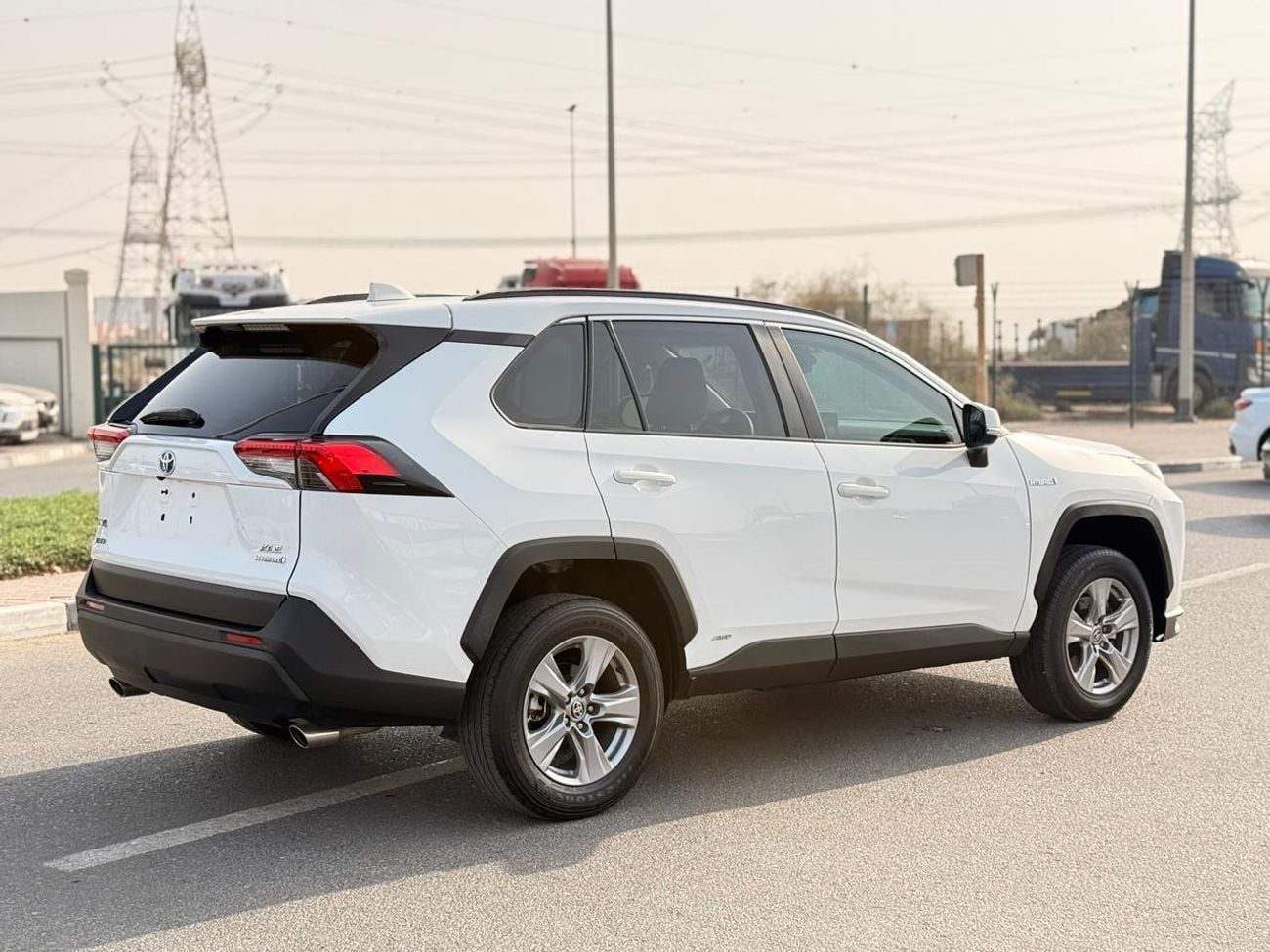 Toyota RAV4 XLE HEV Hybrid XLE 2.5L
