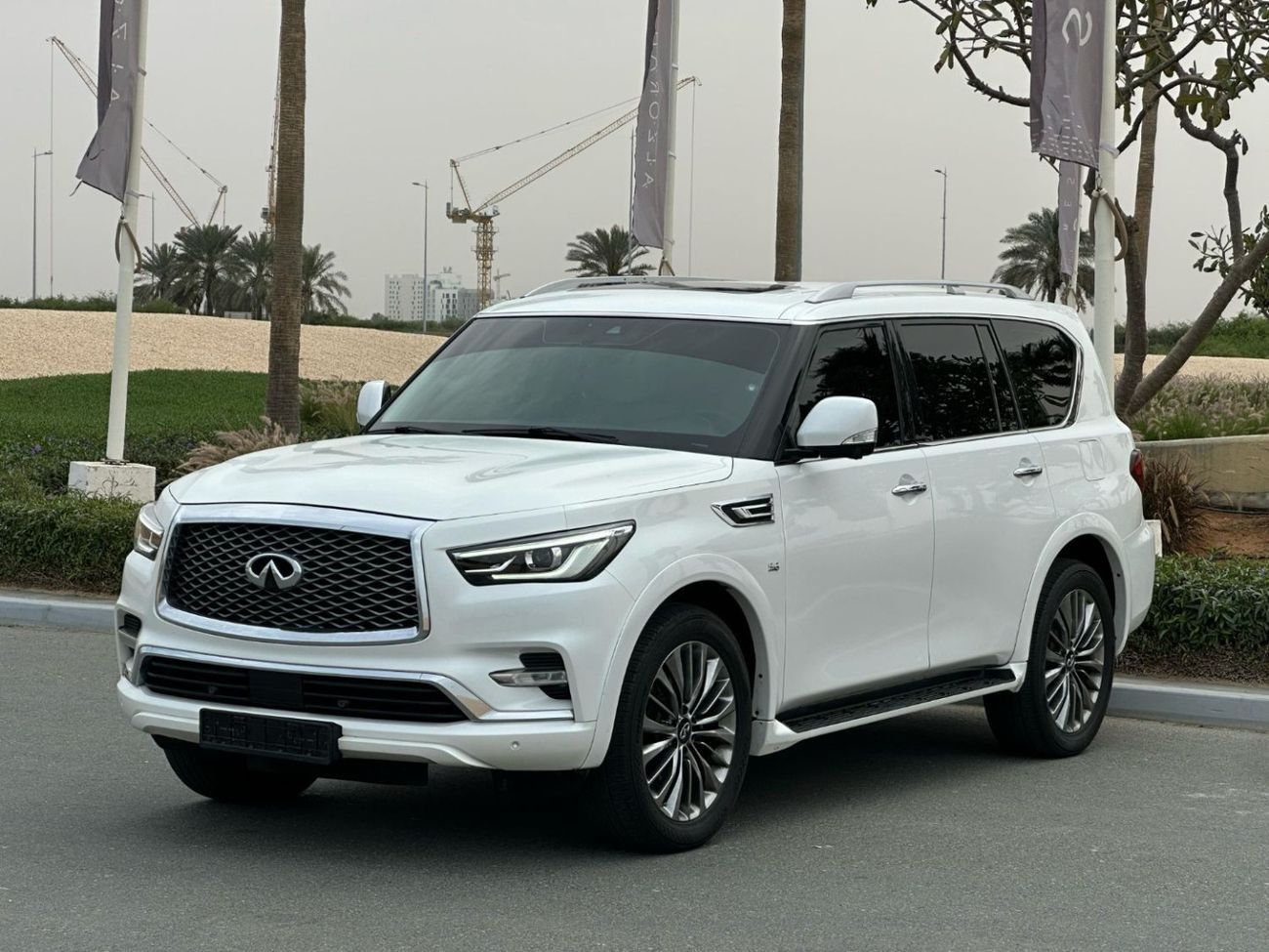 Infiniti QX80 Standard 5.6L