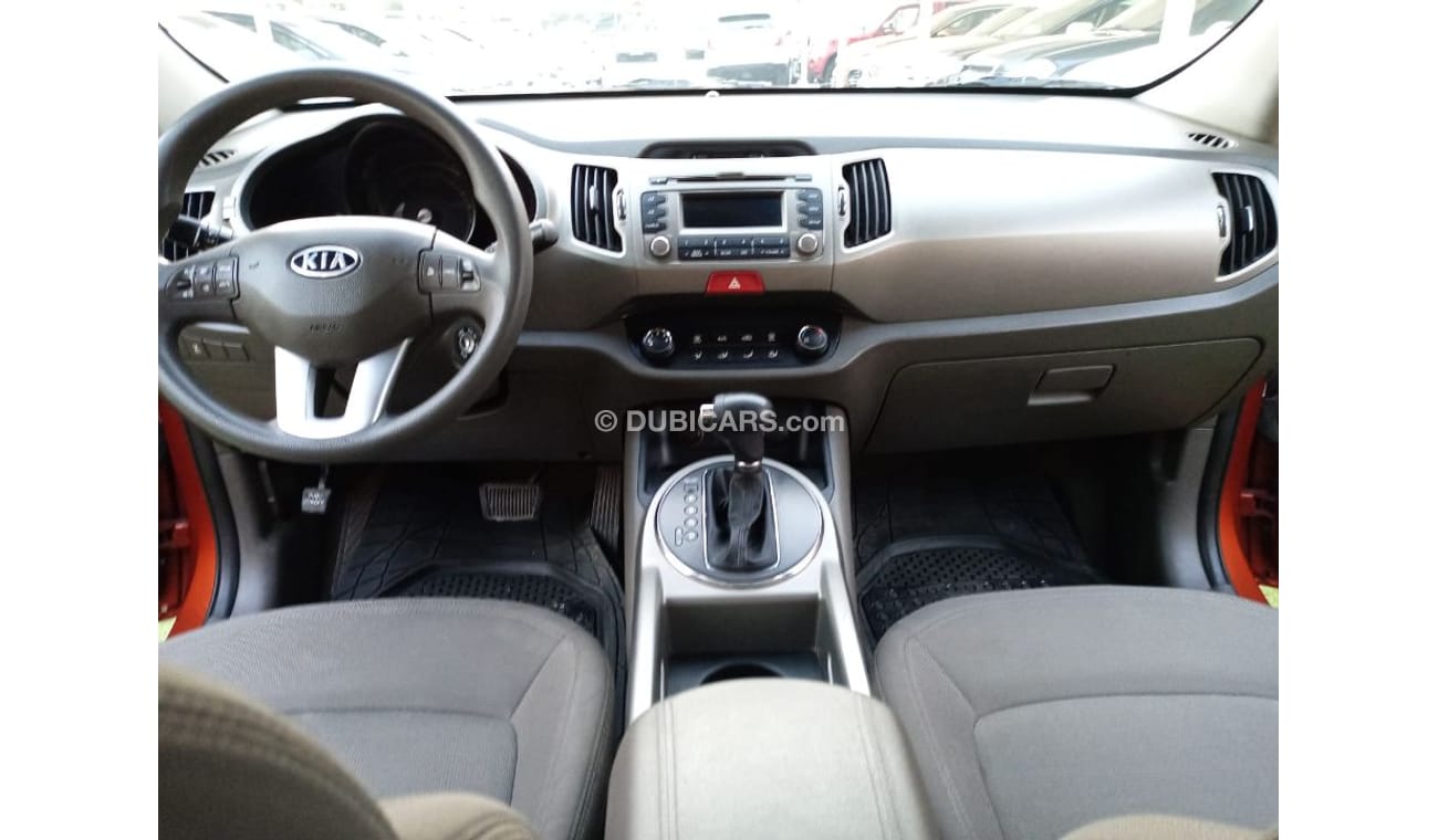 Kia Sportage 2012 Gulf model, agency paint, alloy wheels, cruise control, rear wing camera, in excellent conditio