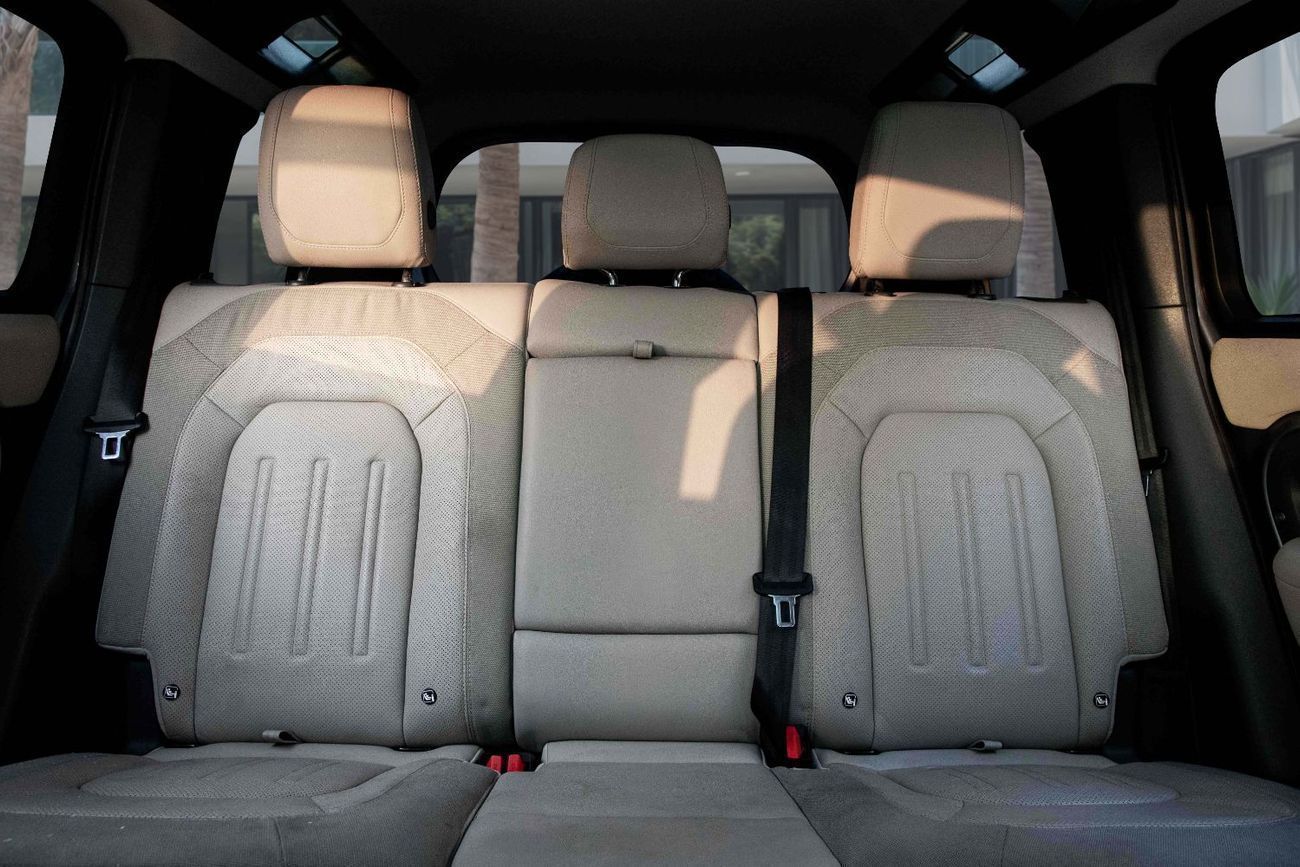 لاند روفر ديفندر 110 SE | 5,248 P.M | 0% Downpayment | Agency Warranty!